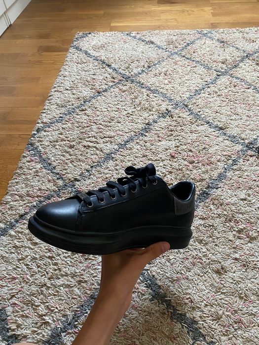 vand adidasi GUESS originali