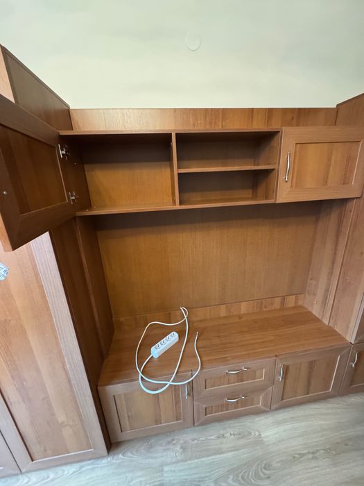 Нов гардероб, дървен