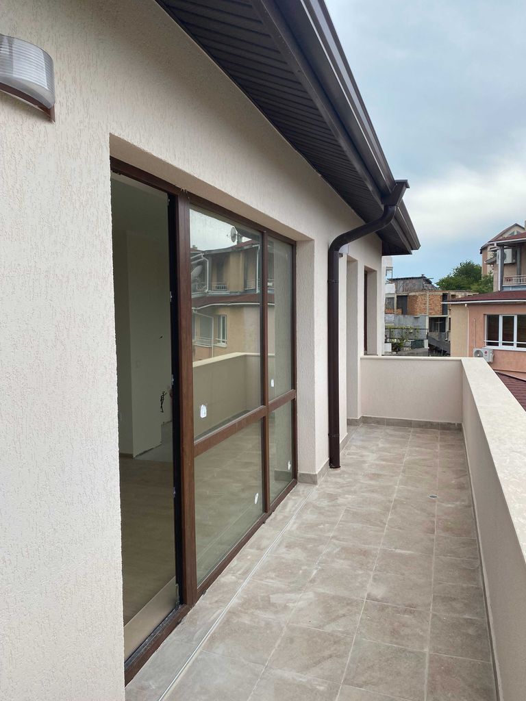 Продава се Тристаен апартамент в Варна, Изгрев - 119 кв.м за 1849 €/кв.м - Снимка #9