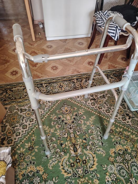 Ходунки для пожилых и людей с инвалидностью