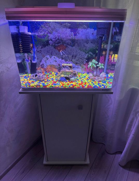 Acvariu cu comoda incorporata