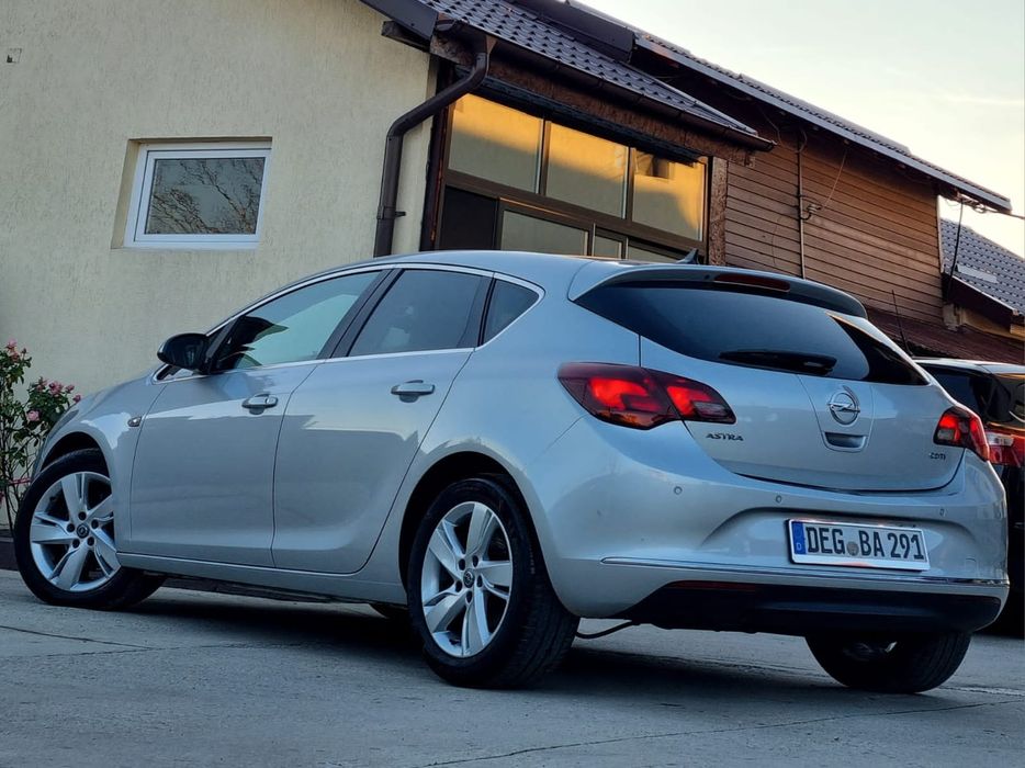 Open Astra J//Facelift//2014//Impecabil