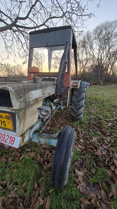 Tractor Lamborghini + remorcă.