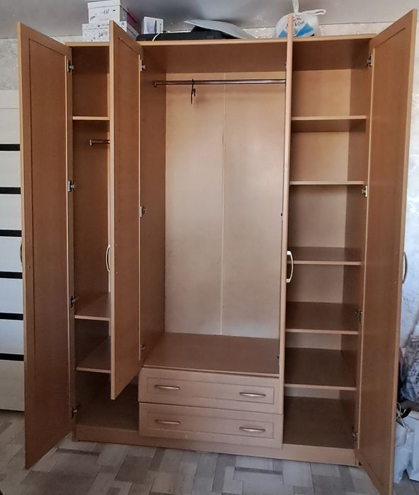 Шкаф отдаю бесплатно