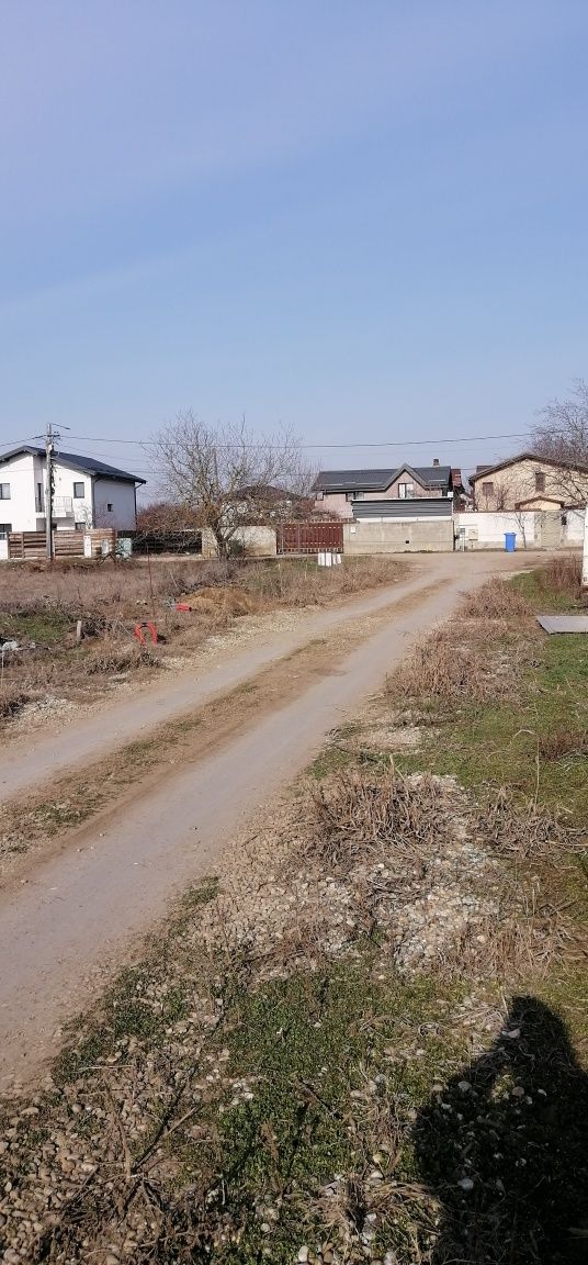 Teren la 400m de Bulevardul Principal. Gaz și Curent. Comuna Berceni