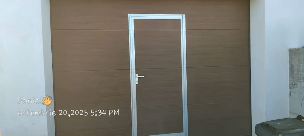 VÂND Usa de garaj cu telecomanda