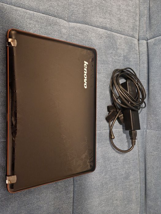 Laptop Lenovo IdeaPad Y560 Intel i5 cu AMD HD5730