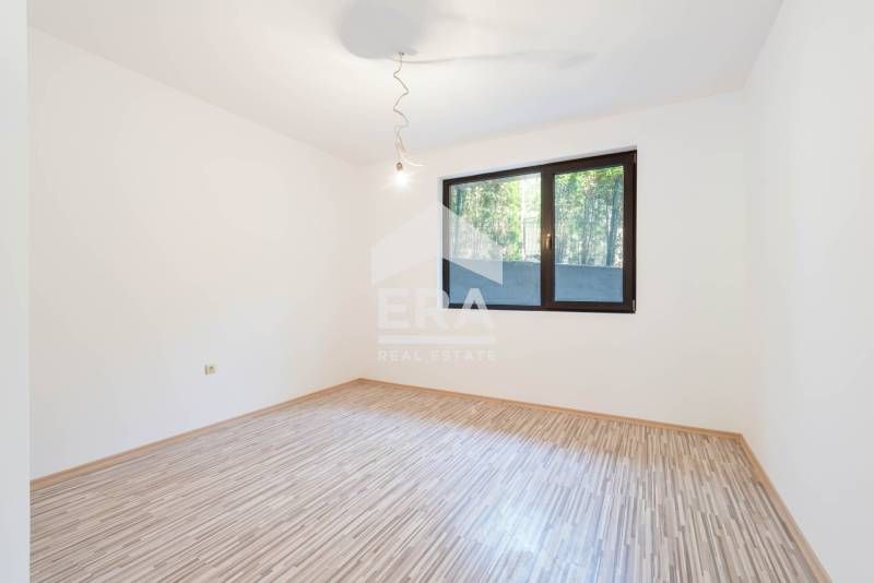 Продава се Тристаен апартамент в Варна, м-т Траката - 90 кв.м за 1956 €/кв.м - Снимка #7