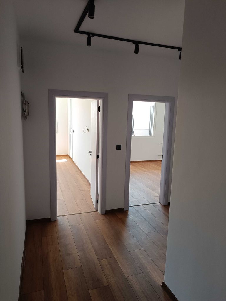 Продава се Двустаен апартамент в Плевен, 9-ти квартал - 60 кв.м за 1450 €/кв.м - Снимка #2