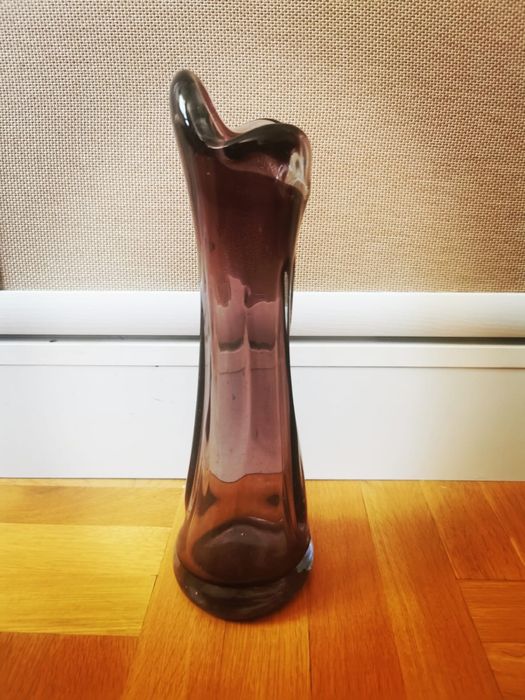 Антикварна винтидж ваза ръчна изработка духано стъкло цвят едноцветна