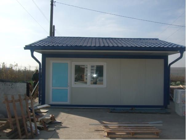 Case modulare din structura metalica si izolate cu panouri sandwichi