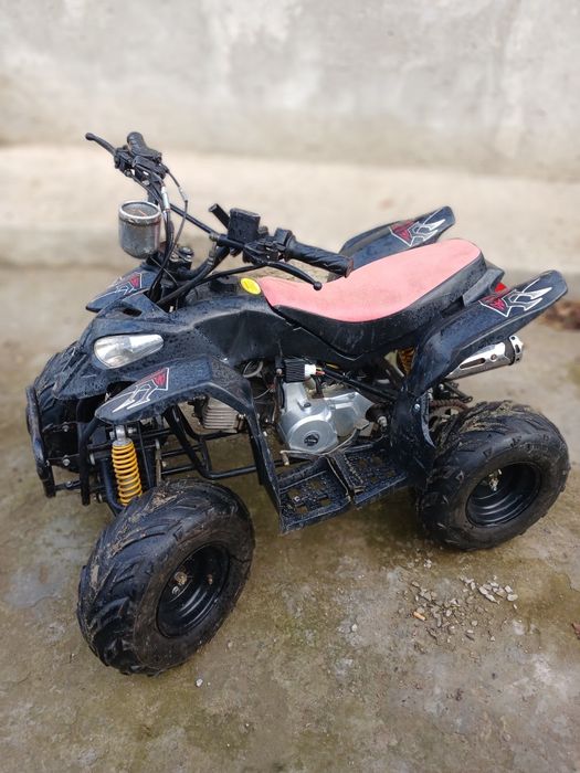 Vând 2 atv uri pentru piese preț fix 3000 lei