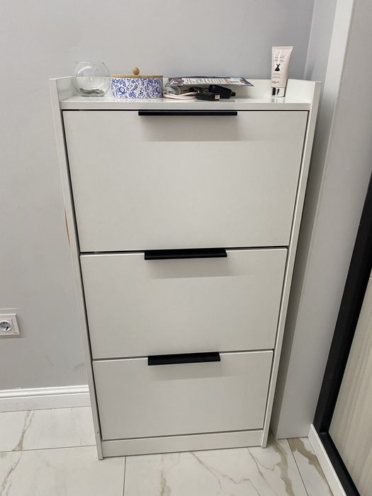 Продам обувницу состояние новой