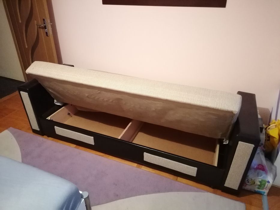 Canapea extensibila cu lada