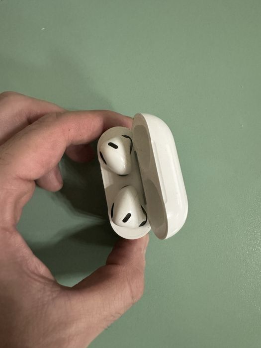 AirPods generatia 3