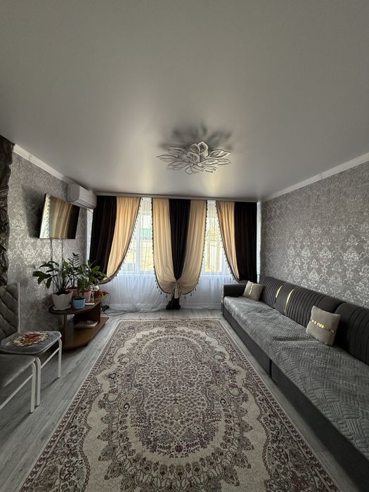 Продается ДОМ .В центре