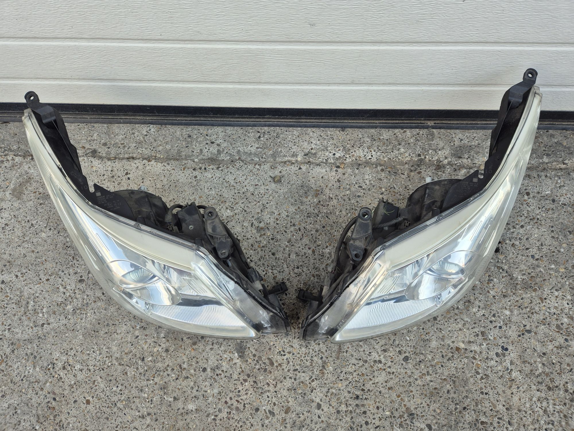 Faruri Originale Toyota Avensis T27.  2009-2012. Volan stinga. Preț bu