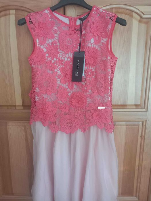 Маркова рокля на ,Guess