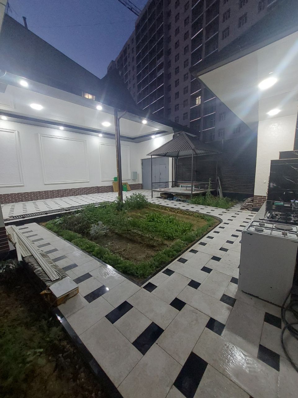 Hovli sotiladi,6xona,3sotix,poltarashka uy,podvol ham bor