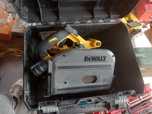 Circular dewalt cu variator ce se vede în poza
