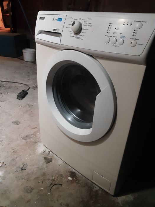 Продам стиральную машинку зануси