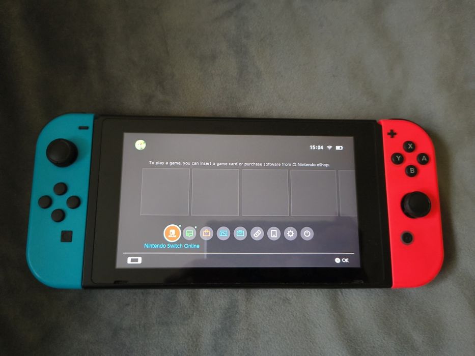 Nintendo Switch конзола с кейс и контролер