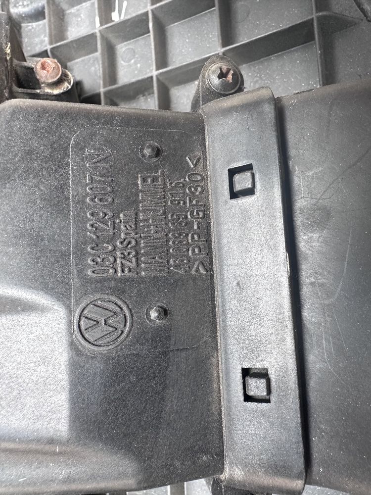 Капак кора двигател VW Golf 5 1.6 FSI
