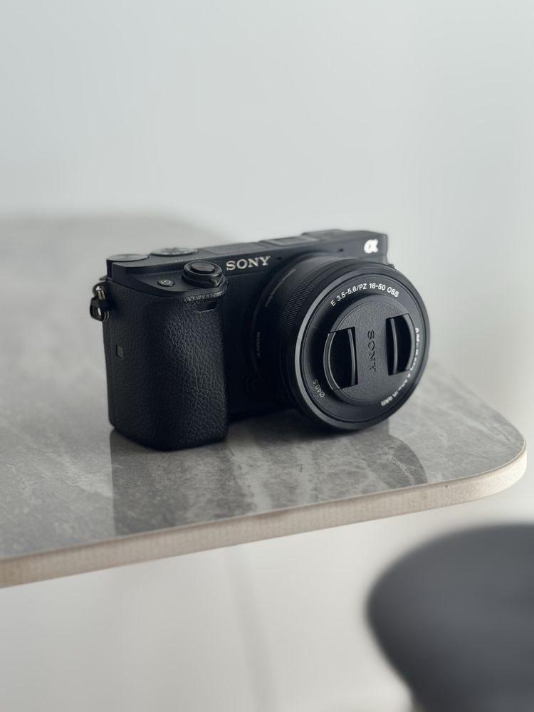 Vand Sony a6300 4k 8000 cadre + obiectiv kit 16-50mm