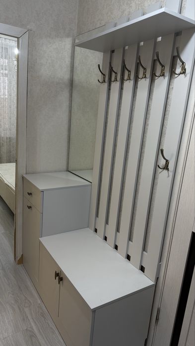 Продам стенку в прихожую