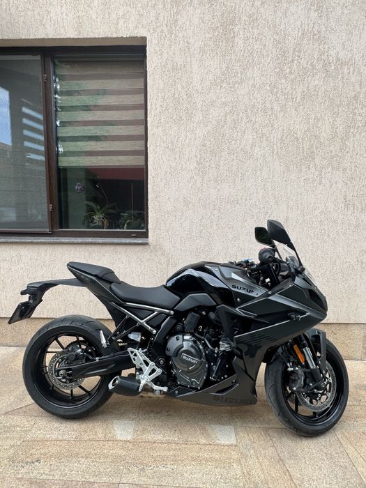 Suzuki GSX-8R • An 2024 • Unic proprietar • Stare impecabilă