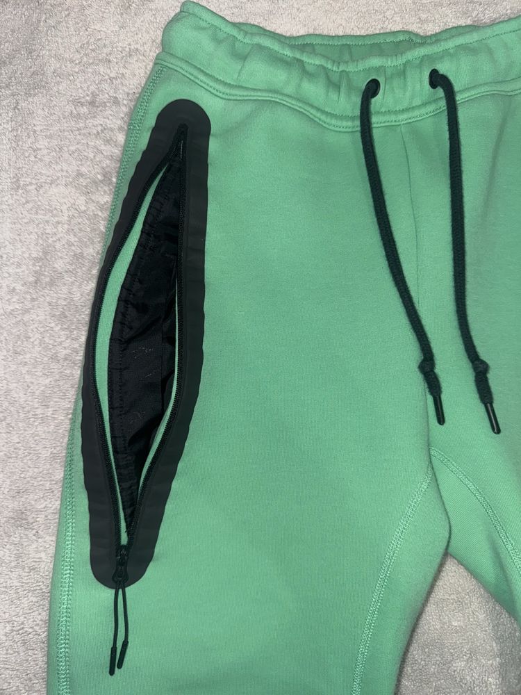 Nike tech fleece