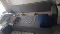 Угловой диван с подушками