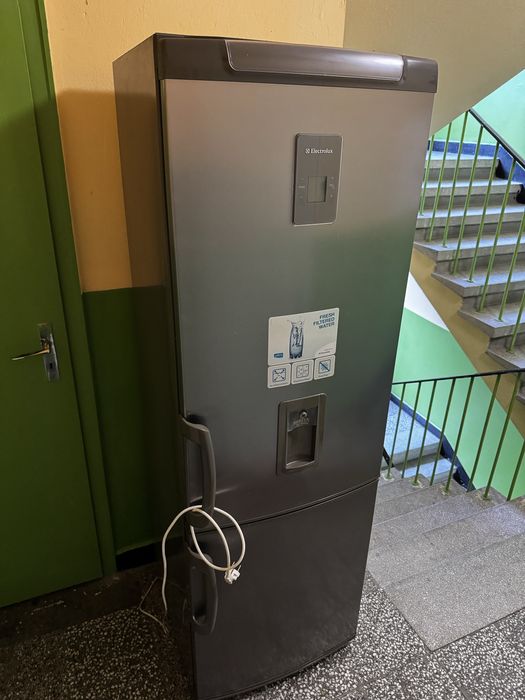 Хладилник с фризер Electrolux
