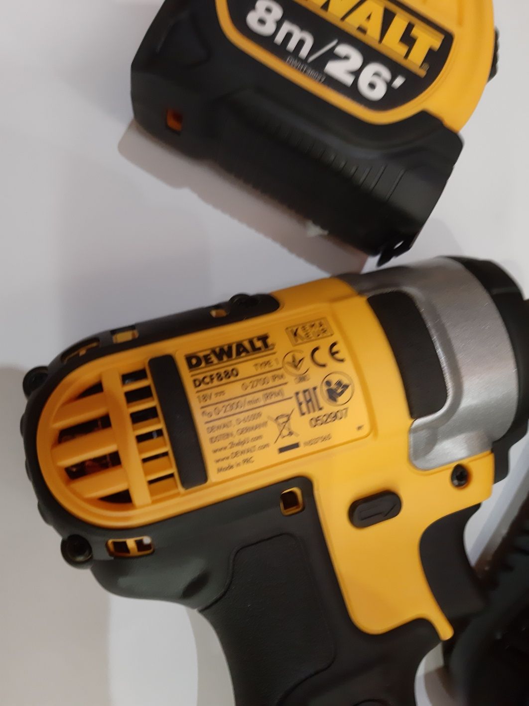 Гайковерт DeWALT DCF880/18V+2Ah+Зарядно устройство +Ролетка