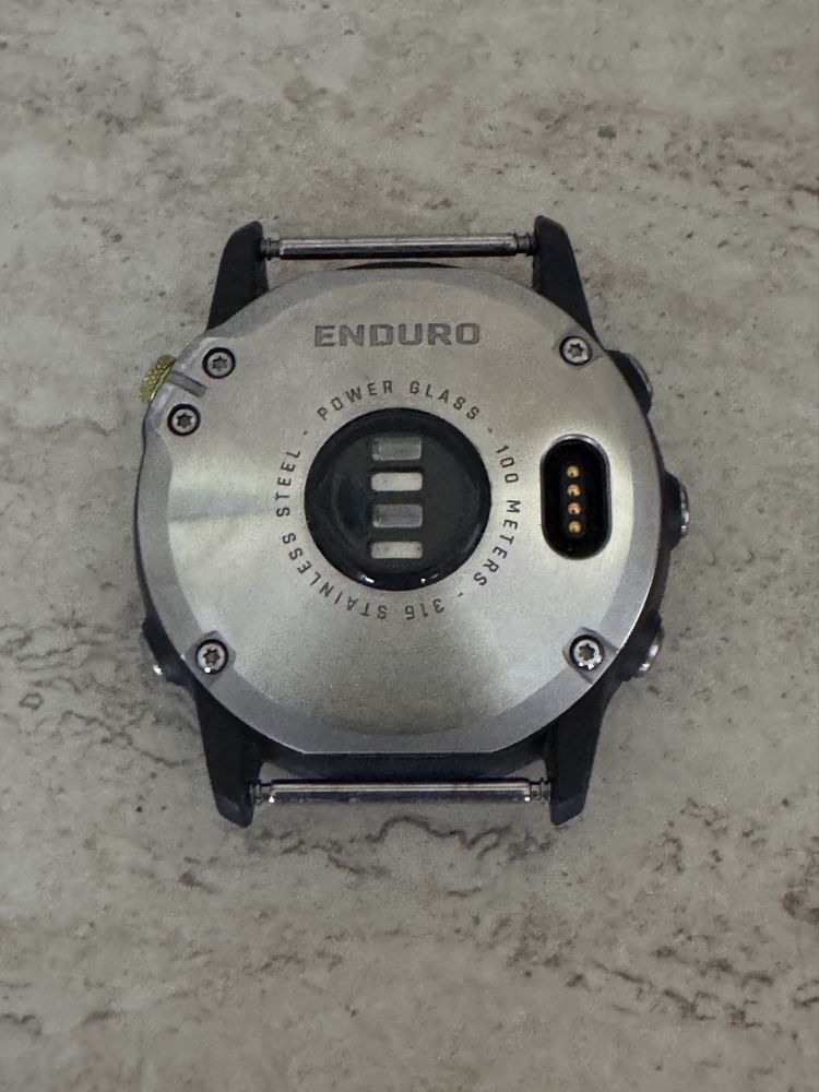 Смарт часовник Garmin Enduro