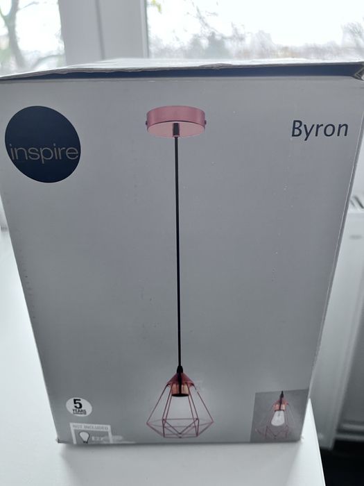 Vand 2 bucatii de lustra