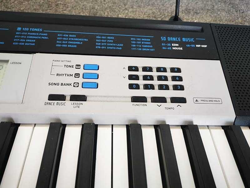 синтезатор клавир CASIO CTK-1550 пиано с 5 октави и плътни клавиши