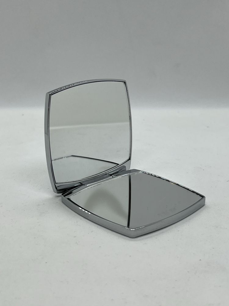 Cristian Dior огледало