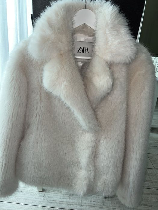Zara бяло палто с пух