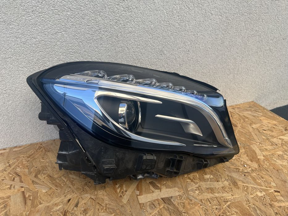 Far dreapta Mercedes GLA W156 Xenon + LED Original