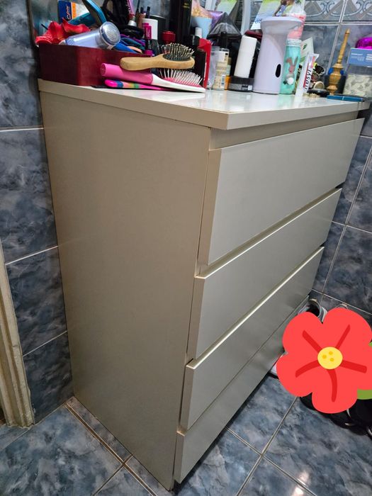 Comoda alba cu 4 sertare