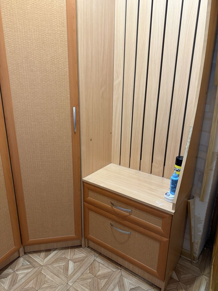 Продам шкаф в прихожую