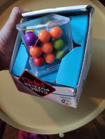 Кубче пъзел на Smart games