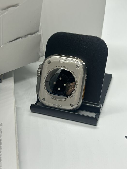 Apple Watch ULTRA - 49mm Titanium Smartwatch - CA NOU + Garantie