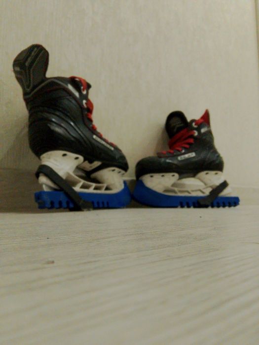 Коньки BAUER, неизвестен размер, на ребенка 7 лет.