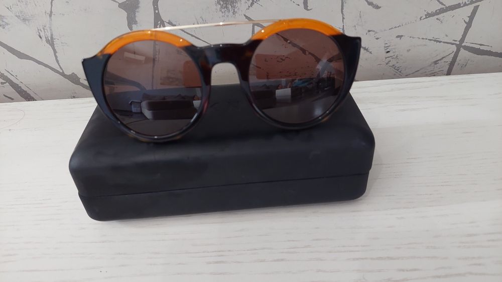 Слънчеви очила DKNY