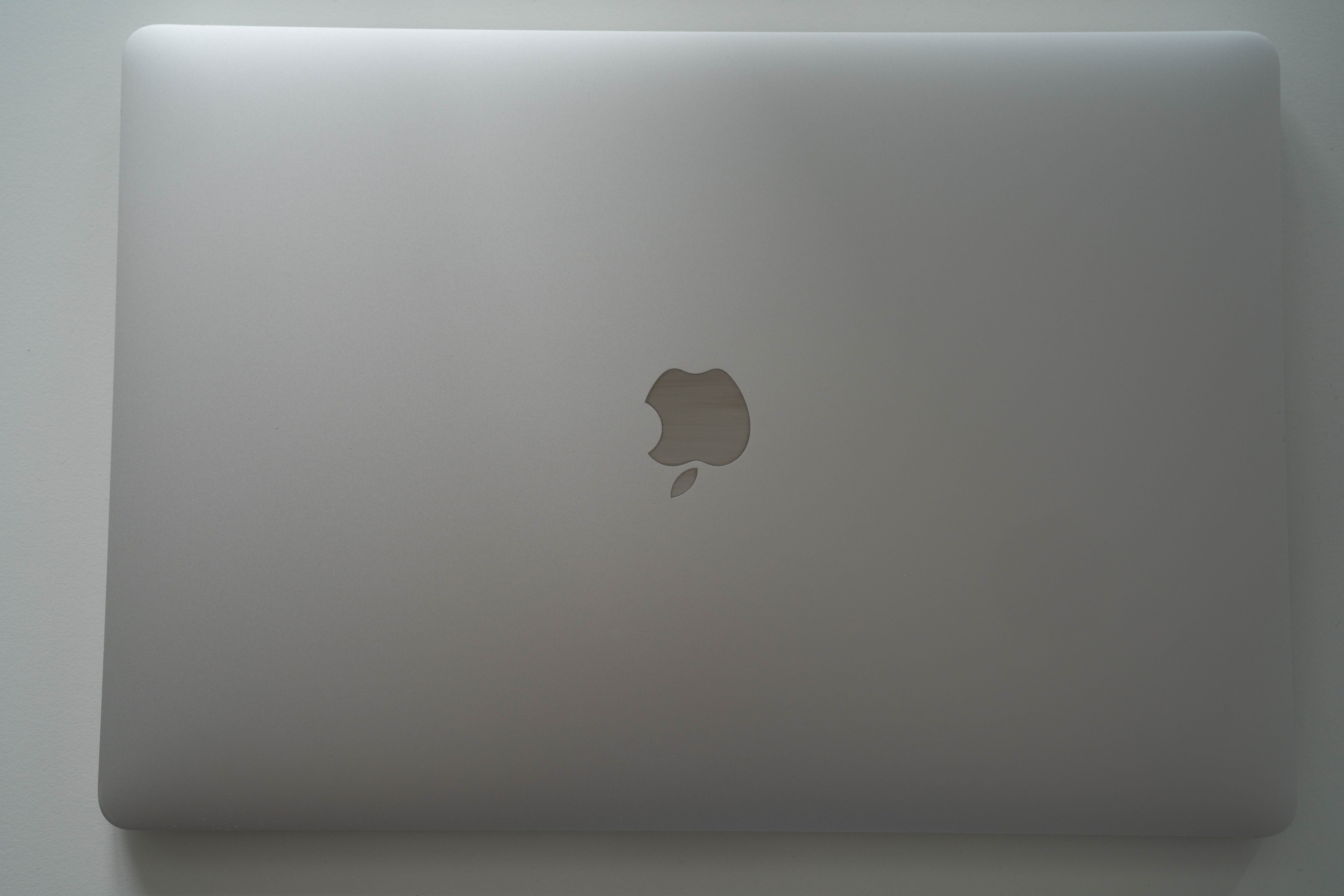 Apple Macbook pro 15,4 i9 32gb 1TB 2018 model A1990 RUS keyboard
