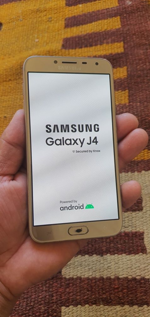 Телефон Samsung J4 2019