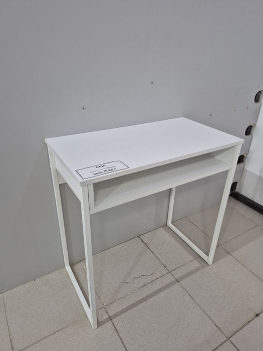 Стол парта туалетный столик