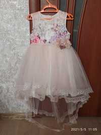 Платье шикарное на девочку(4-7лет) ,одевали один раз,брали за 30000тг.